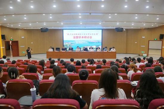 9月25日,“韩少功与新世纪以来汨罗江作家群”全国学术研讨会在湖南理工学院举行.jpg 9月25日,“韩少功与新世纪以来汨罗江作家群”全国学术研讨会在湖南理工学院举行.jpg